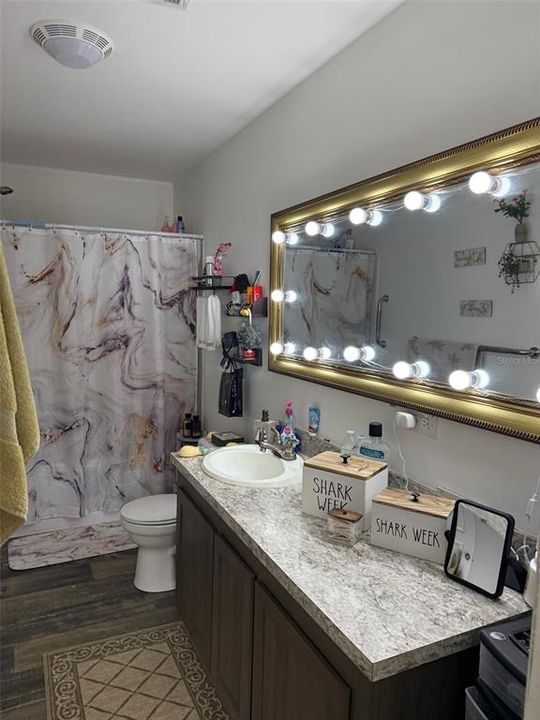 На продажу: $449,900 (3 спален, 2 ванн, 1303 Квадратных фут)