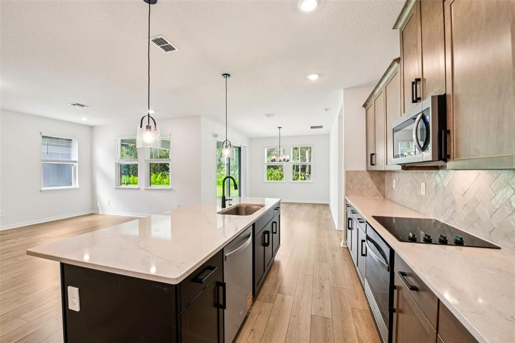 En Venta: $441,510 (4 camas, 3 baños, 2190 Pies cuadrados)