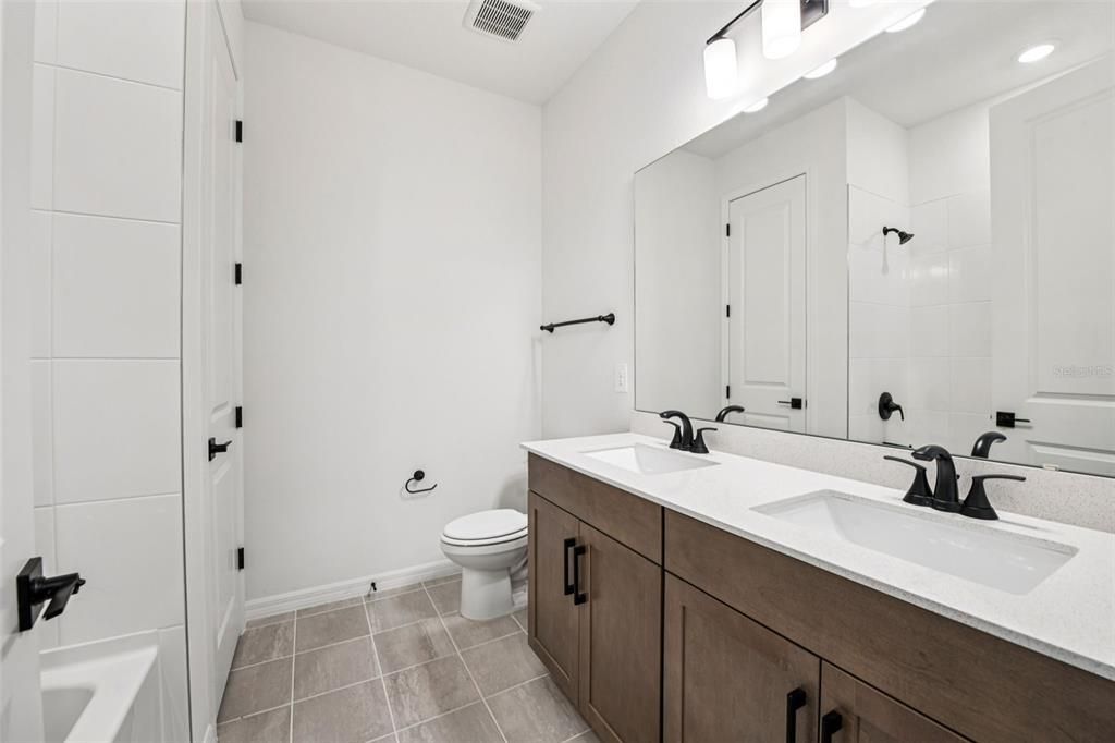 En Venta: $441,510 (4 camas, 3 baños, 2190 Pies cuadrados)