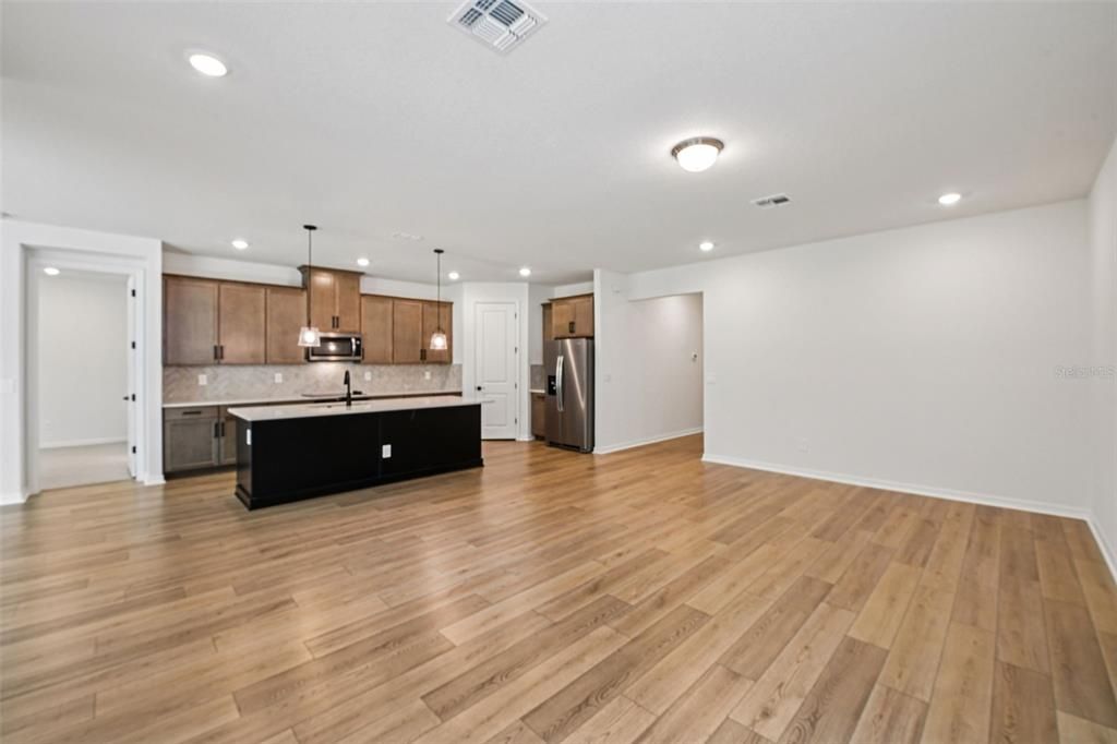 En Venta: $441,510 (4 camas, 3 baños, 2190 Pies cuadrados)