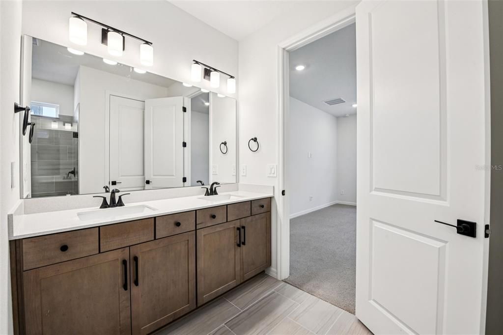 En Venta: $441,510 (4 camas, 3 baños, 2190 Pies cuadrados)