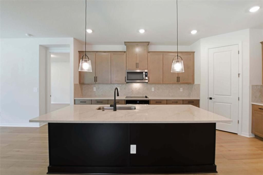 En Venta: $441,510 (4 camas, 3 baños, 2190 Pies cuadrados)