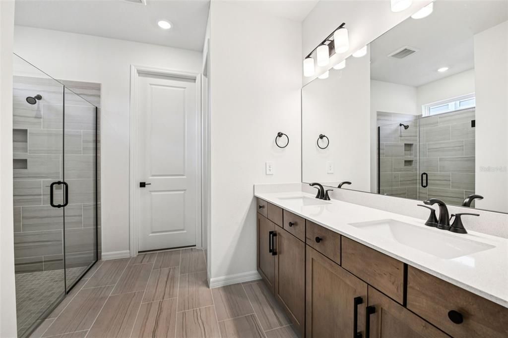 En Venta: $441,510 (4 camas, 3 baños, 2190 Pies cuadrados)