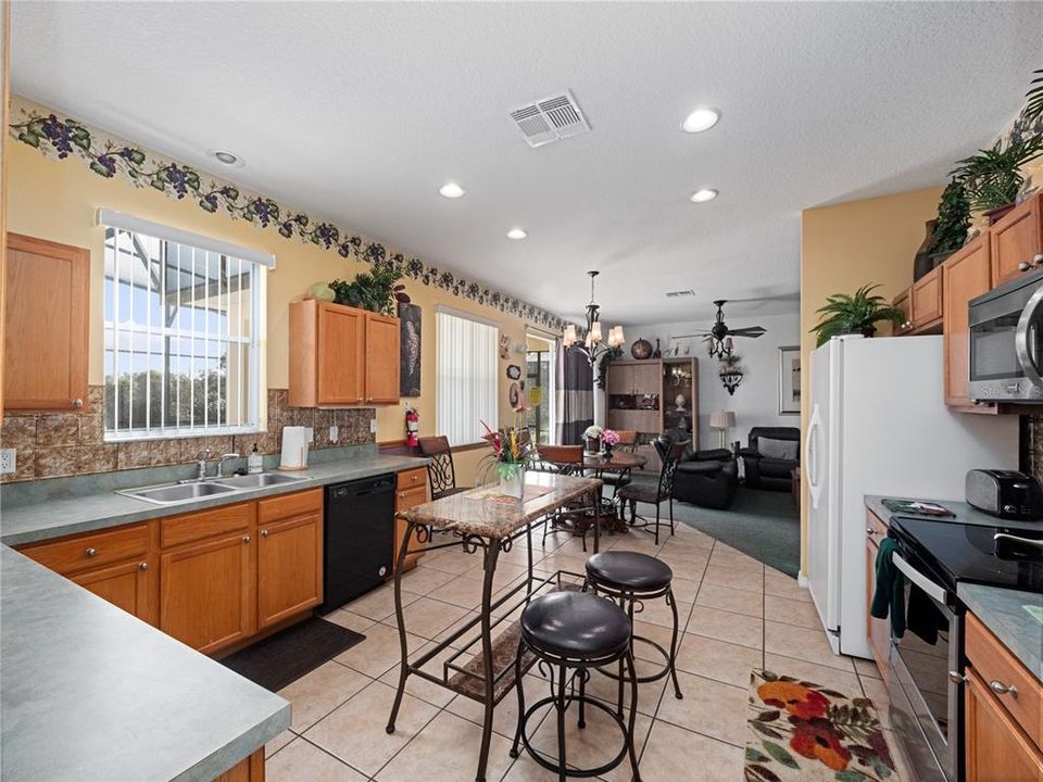 For Sale: $525,000 (5 beds, 3 baths, 3052 Square Feet)