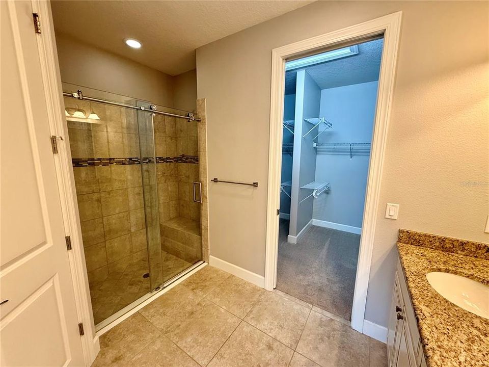 For Rent: $3,100 (3 beds, 2 baths, 1917 Square Feet)