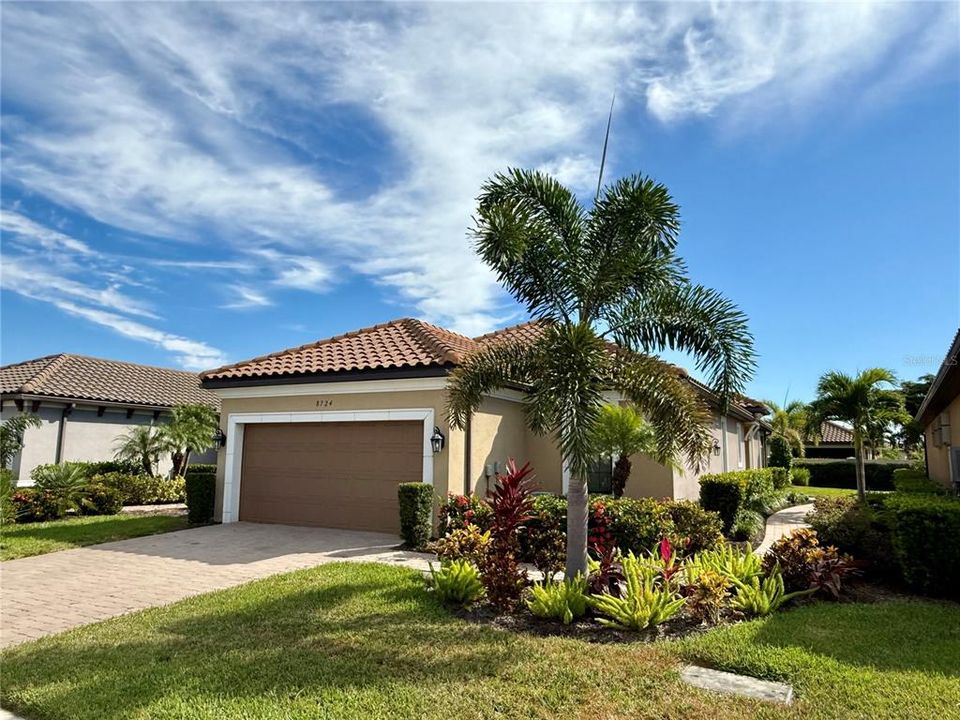 For Rent: $3,100 (3 beds, 2 baths, 1917 Square Feet)