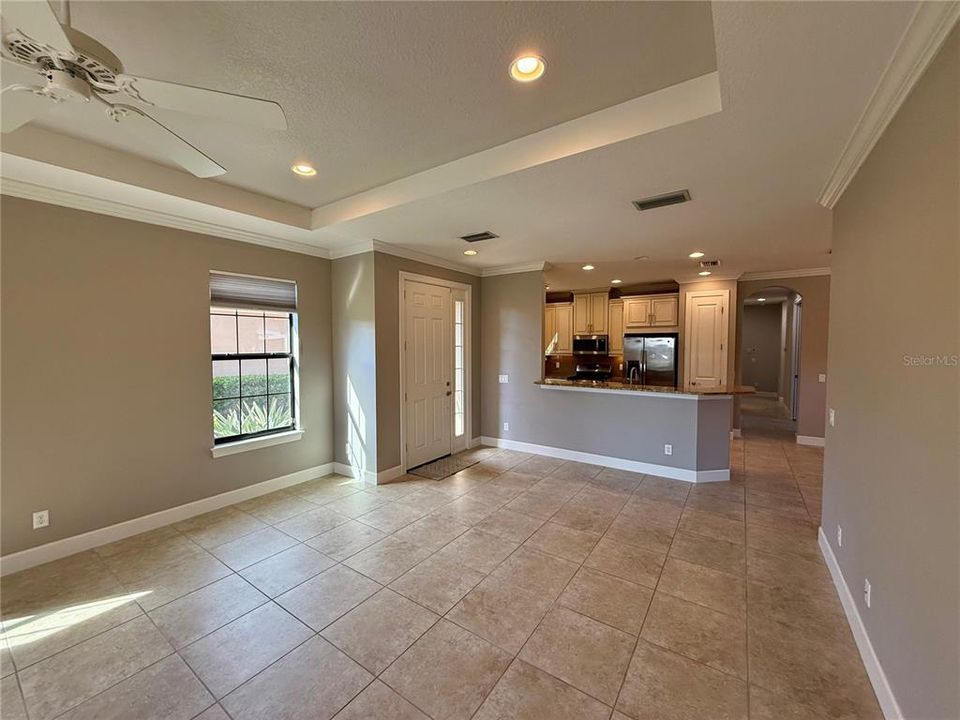 For Rent: $3,100 (3 beds, 2 baths, 1917 Square Feet)