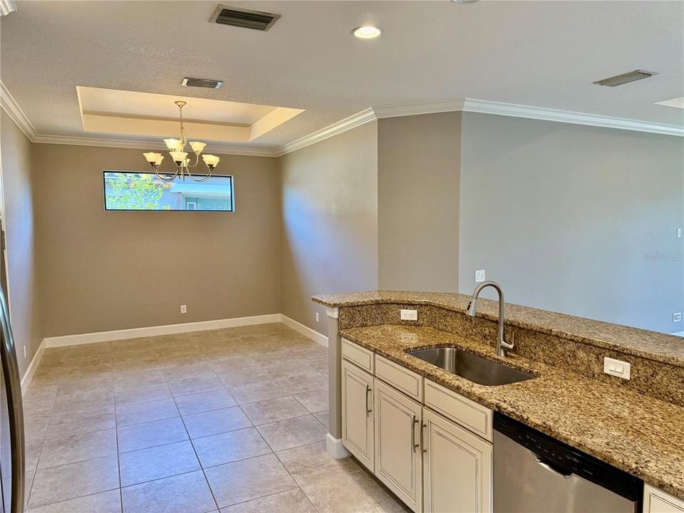 For Rent: $3,100 (3 beds, 2 baths, 1917 Square Feet)