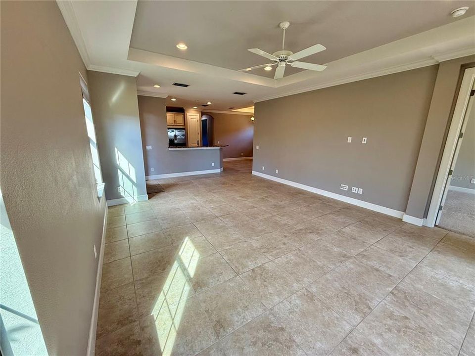 For Rent: $3,100 (3 beds, 2 baths, 1917 Square Feet)