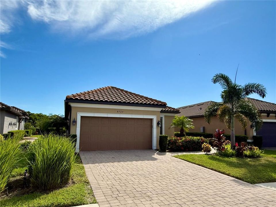 For Rent: $3,100 (3 beds, 2 baths, 1917 Square Feet)