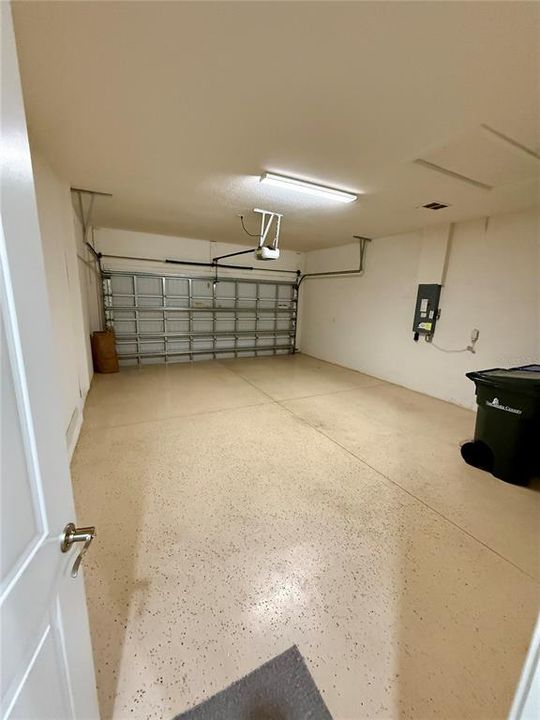 For Rent: $3,100 (3 beds, 2 baths, 1917 Square Feet)