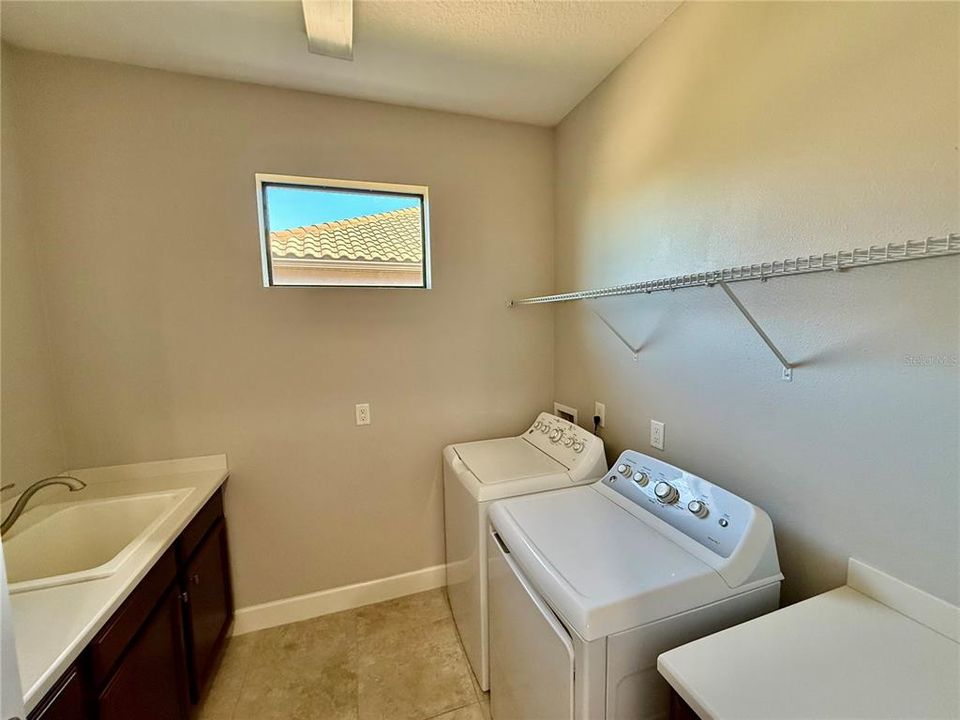 For Rent: $3,100 (3 beds, 2 baths, 1917 Square Feet)