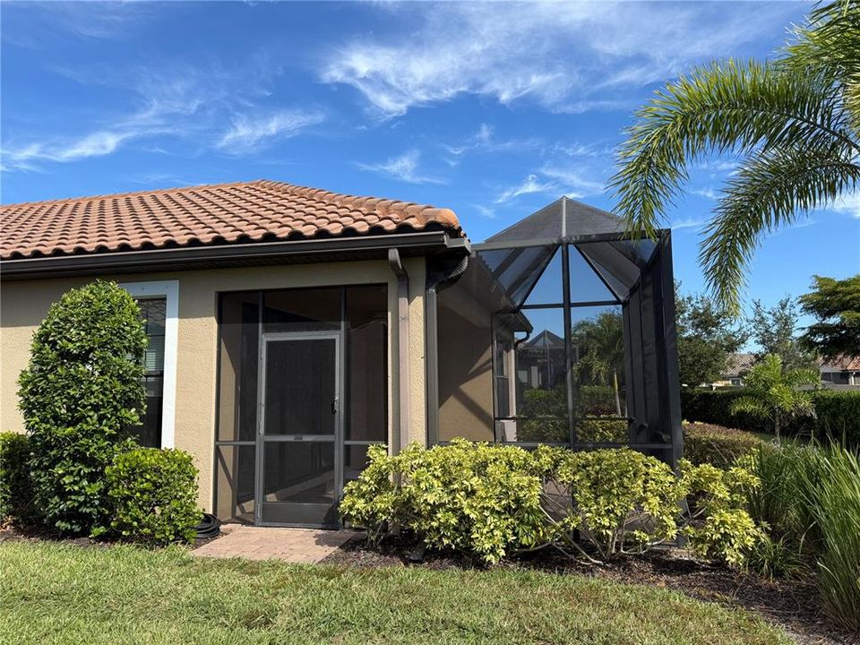 For Rent: $3,100 (3 beds, 2 baths, 1917 Square Feet)