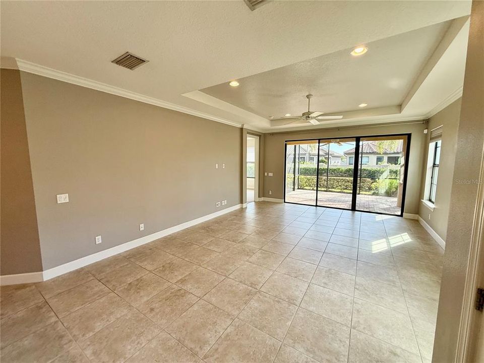 For Rent: $3,100 (3 beds, 2 baths, 1917 Square Feet)