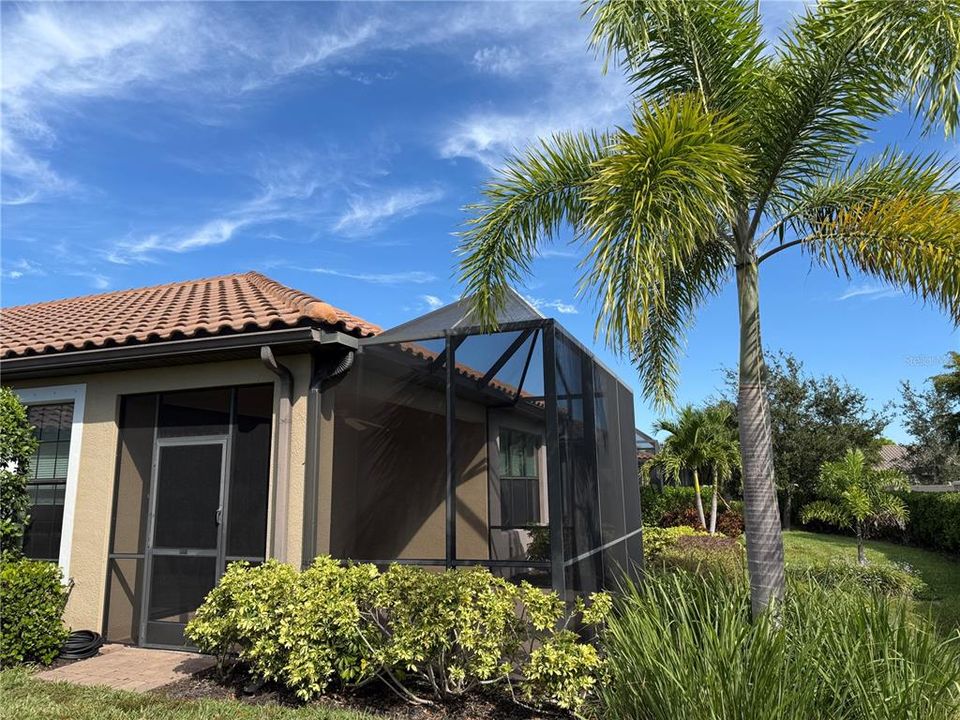 For Rent: $3,100 (3 beds, 2 baths, 1917 Square Feet)