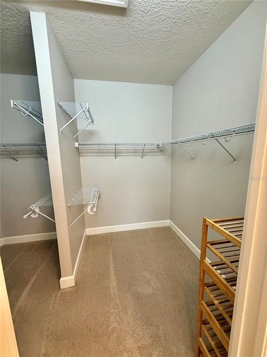 For Rent: $3,100 (3 beds, 2 baths, 1917 Square Feet)