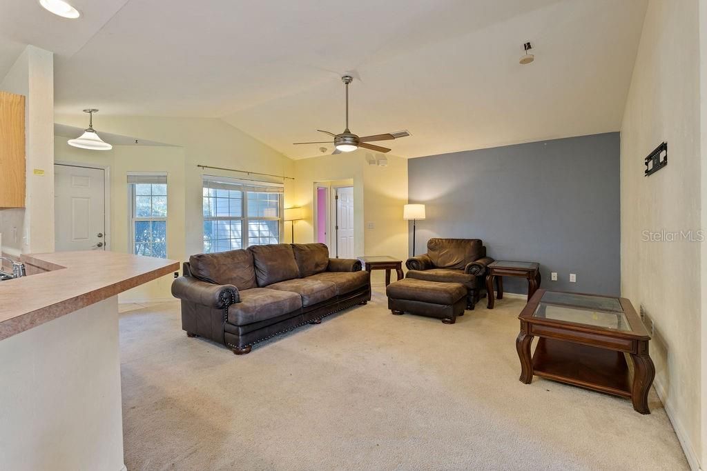 En Venta: $379,900 (4 camas, 2 baños, 1343 Pies cuadrados)