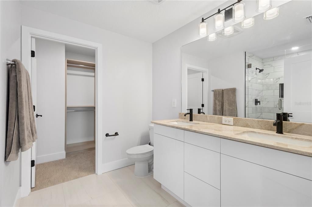 На продажу: $595,000 (3 спален, 2 ванн, 1776 Квадратных фут)