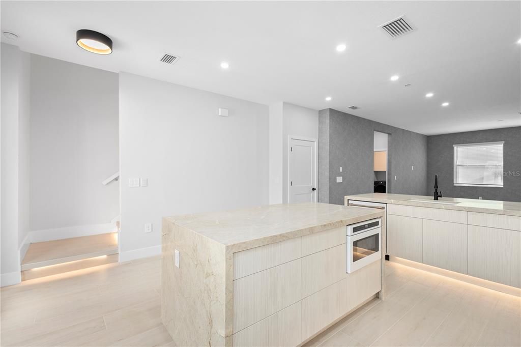 На продажу: $595,000 (3 спален, 2 ванн, 1776 Квадратных фут)