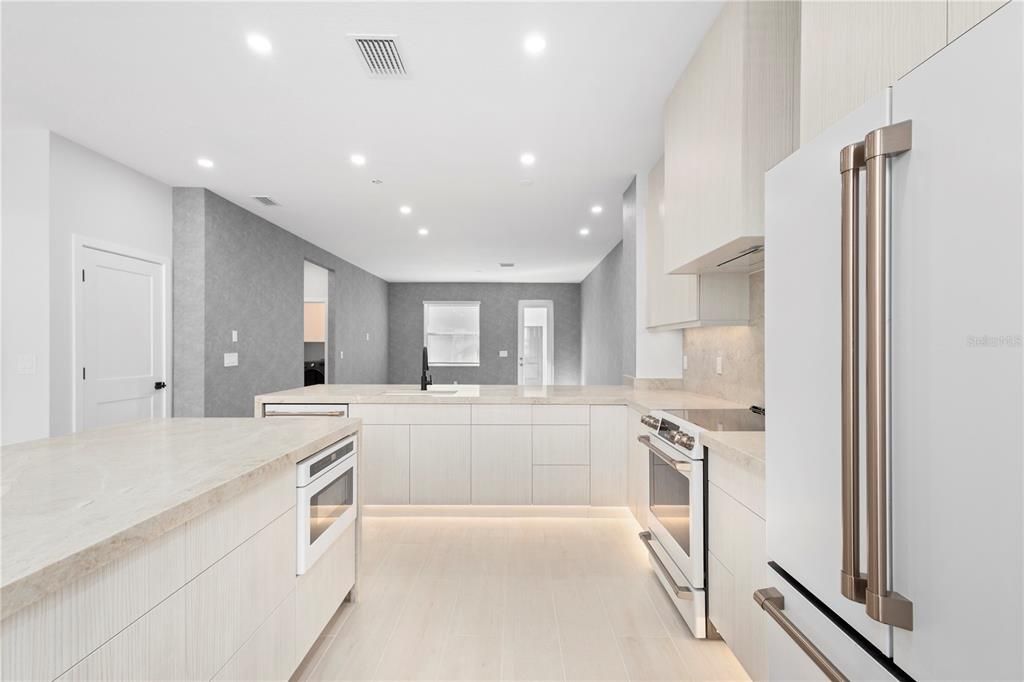 На продажу: $595,000 (3 спален, 2 ванн, 1776 Квадратных фут)