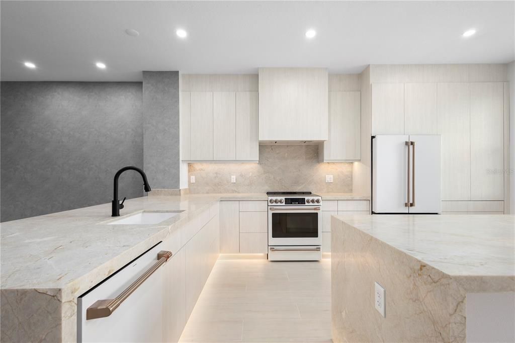 На продажу: $595,000 (3 спален, 2 ванн, 1776 Квадратных фут)