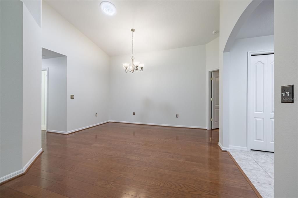 En Venta: $299,900 (3 camas, 2 baños, 1564 Pies cuadrados)