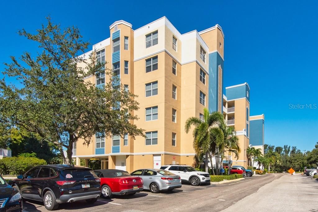 Active With Contract: $410,000 (3 beds, 2 baths, 1576 Square Feet)