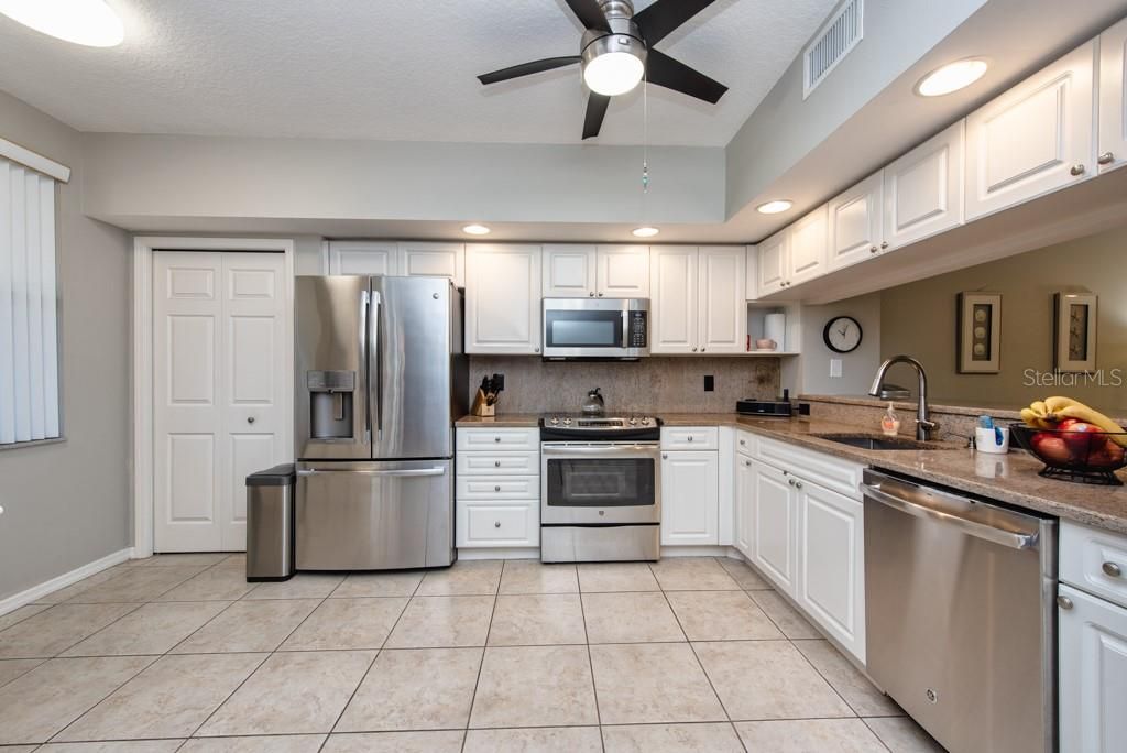 Active With Contract: $410,000 (3 beds, 2 baths, 1576 Square Feet)