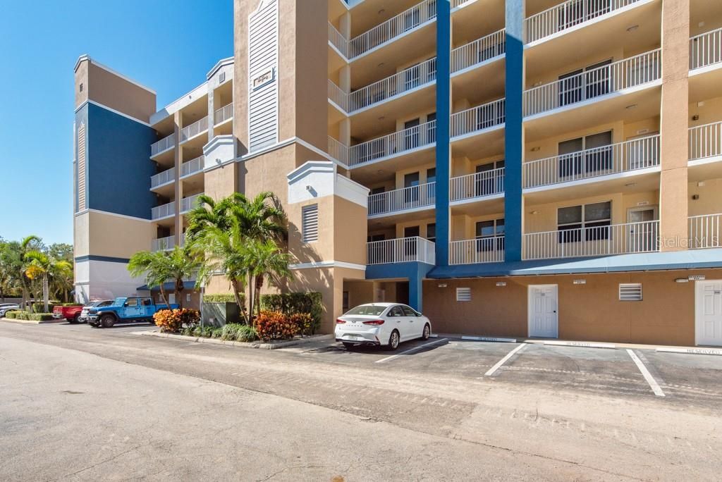 Active With Contract: $410,000 (3 beds, 2 baths, 1576 Square Feet)