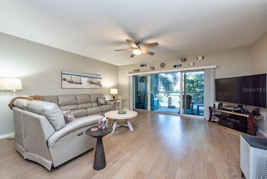 Active With Contract: $410,000 (3 beds, 2 baths, 1576 Square Feet)