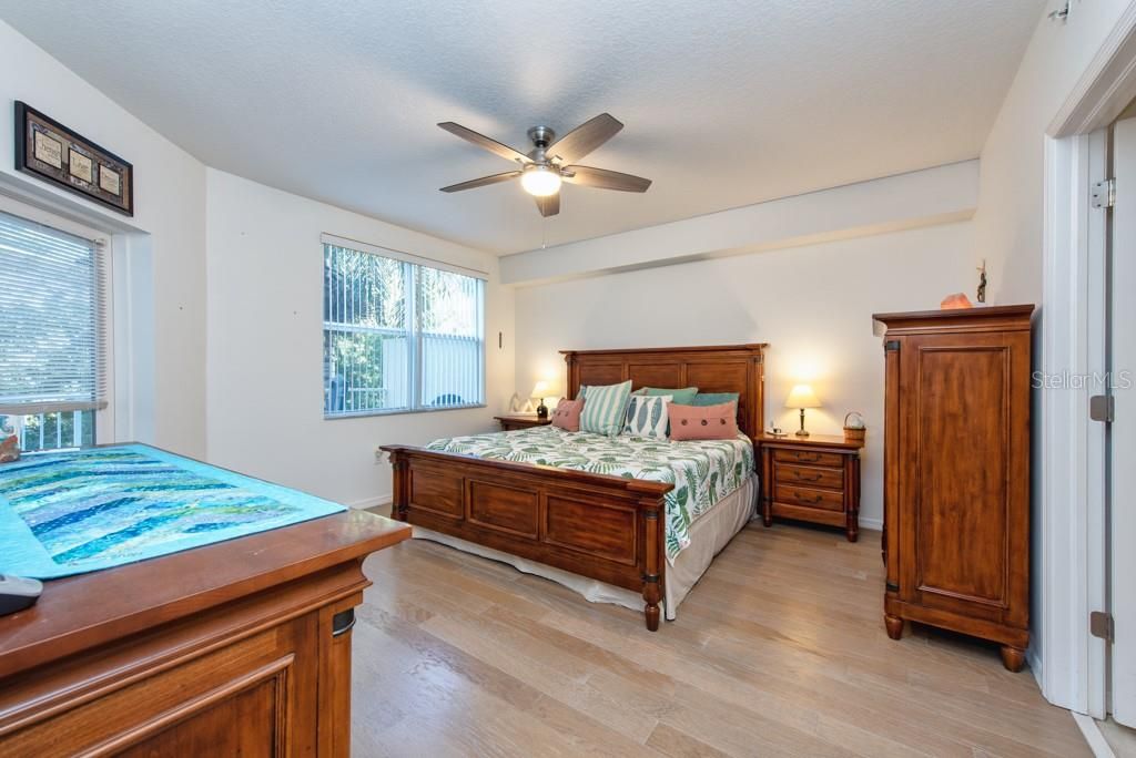 Active With Contract: $410,000 (3 beds, 2 baths, 1576 Square Feet)