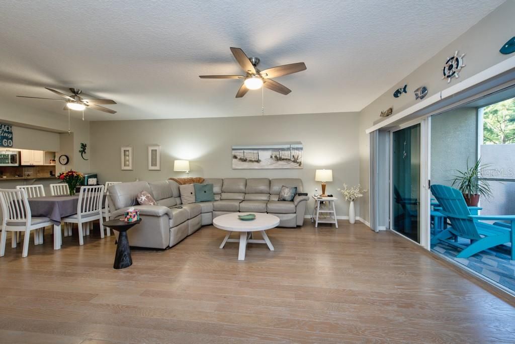 Active With Contract: $410,000 (3 beds, 2 baths, 1576 Square Feet)