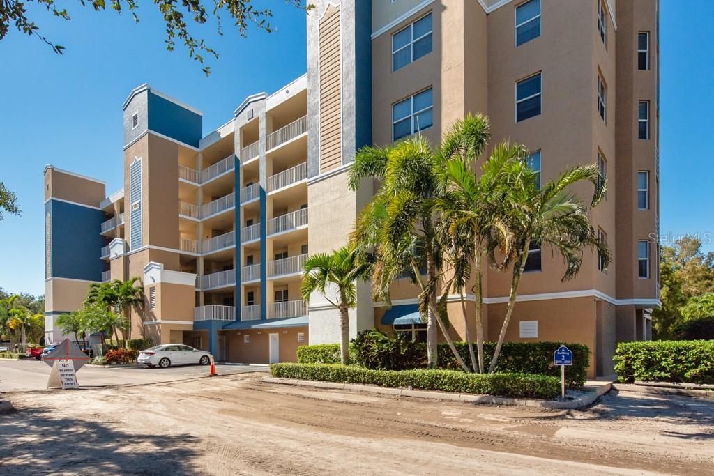 Active With Contract: $410,000 (3 beds, 2 baths, 1576 Square Feet)