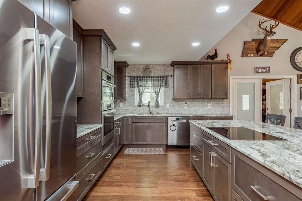 En Venta: $879,000 (3 camas, 3 baños, 2330 Pies cuadrados)