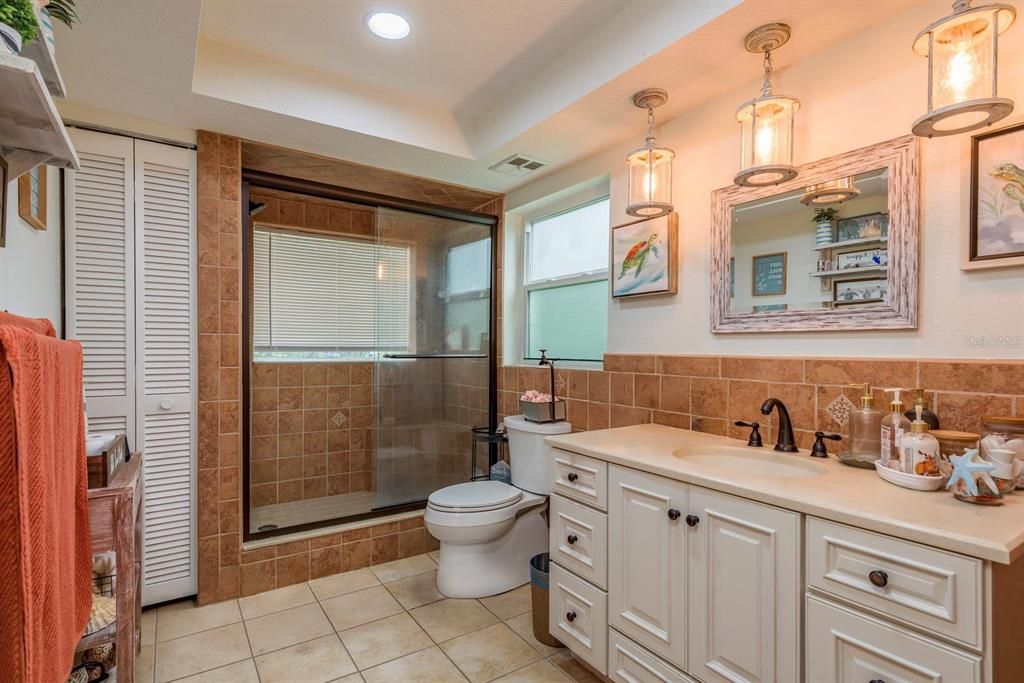 En Venta: $879,000 (3 camas, 3 baños, 2330 Pies cuadrados)