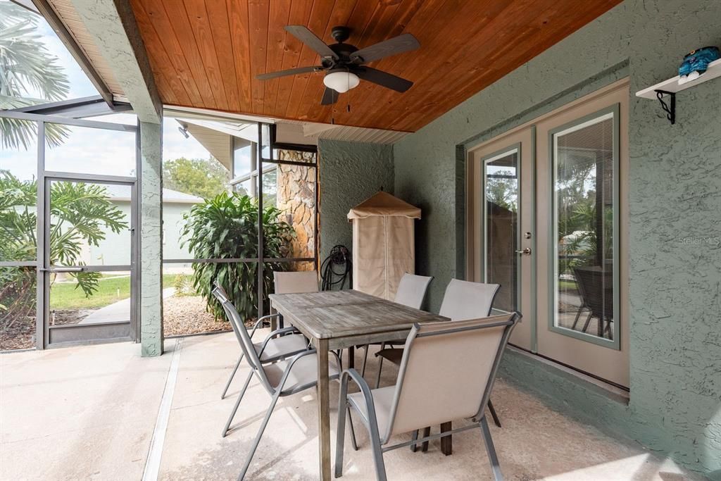 En Venta: $879,000 (3 camas, 3 baños, 2330 Pies cuadrados)