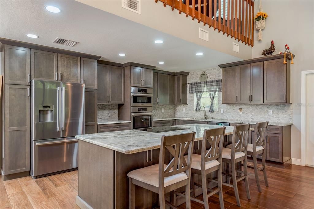 En Venta: $879,000 (3 camas, 3 baños, 2330 Pies cuadrados)