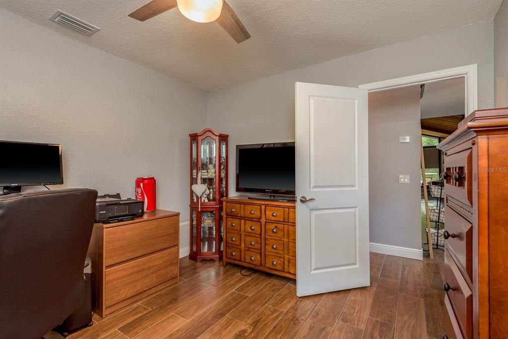 En Venta: $879,000 (3 camas, 3 baños, 2330 Pies cuadrados)