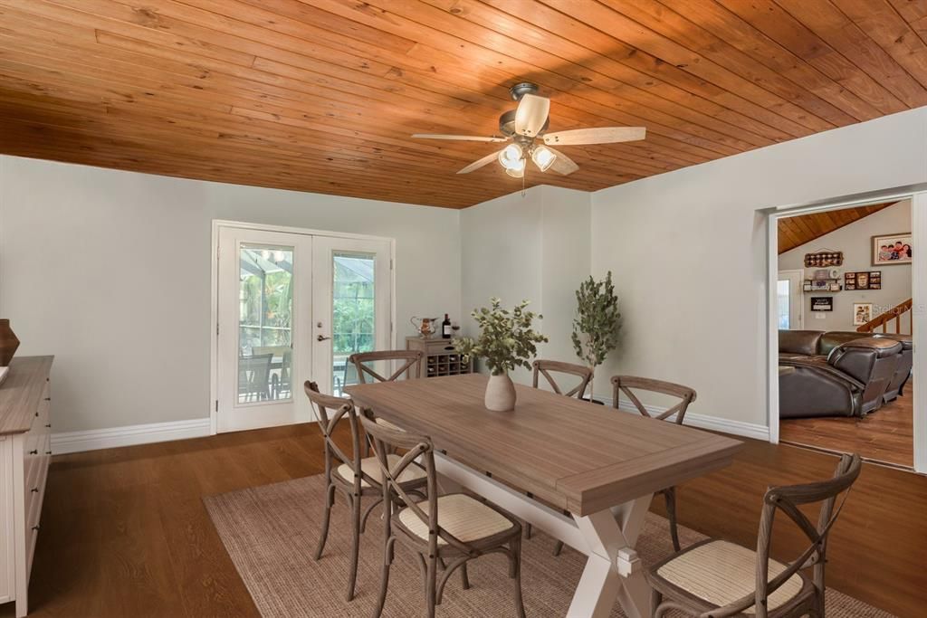 En Venta: $879,000 (3 camas, 3 baños, 2330 Pies cuadrados)