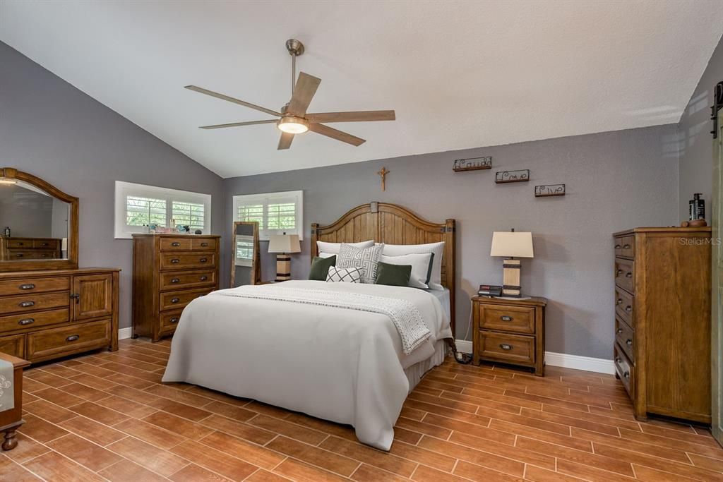 En Venta: $879,000 (3 camas, 3 baños, 2330 Pies cuadrados)