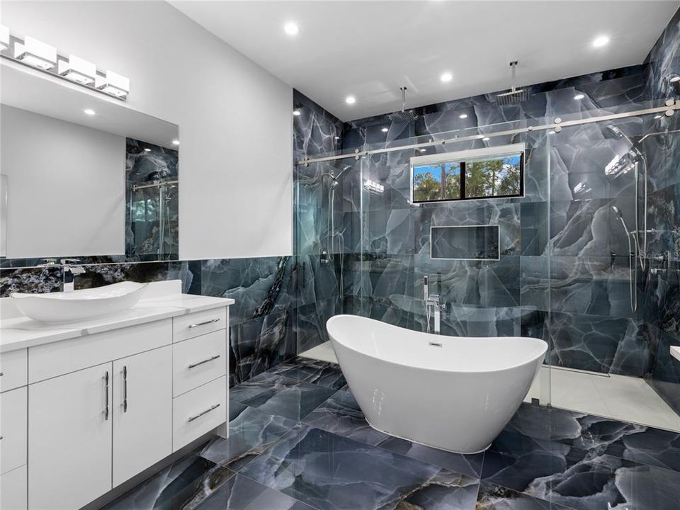 En Venta: $899,999 (4 camas, 4 baños, 2500 Pies cuadrados)