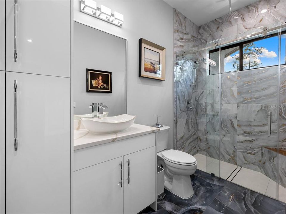 En Venta: $899,999 (4 camas, 4 baños, 2500 Pies cuadrados)