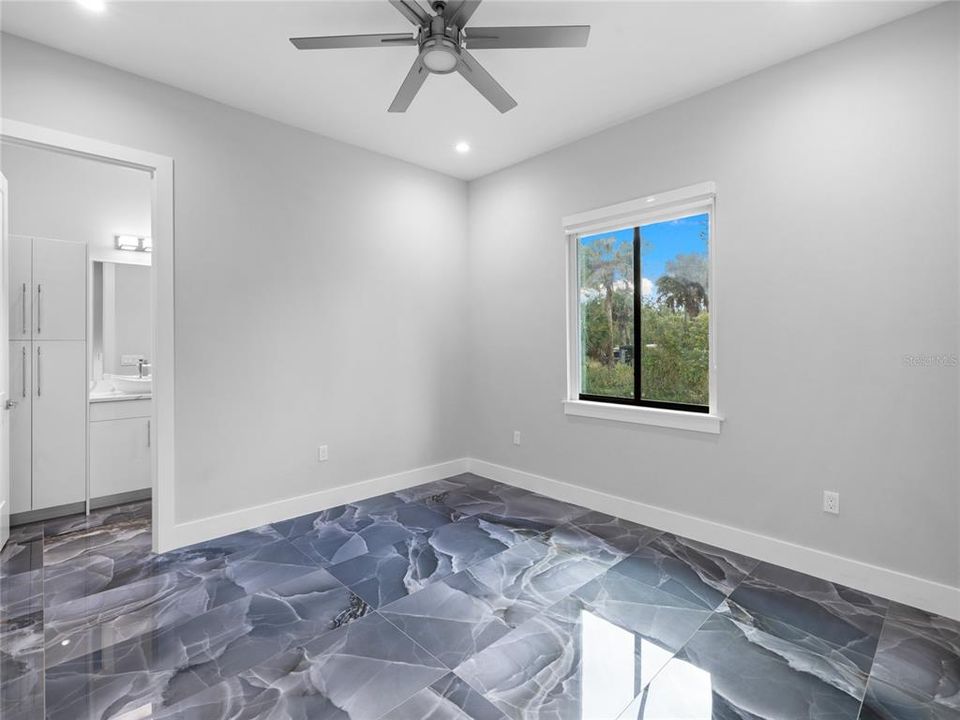 En Venta: $899,999 (4 camas, 4 baños, 2500 Pies cuadrados)