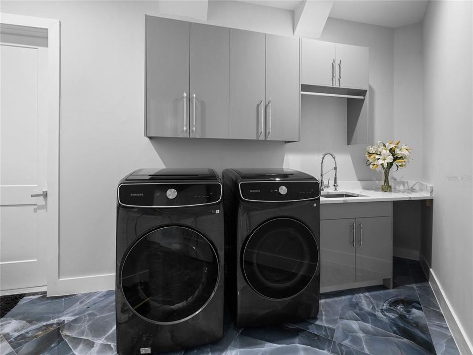 En Venta: $899,999 (4 camas, 4 baños, 2500 Pies cuadrados)