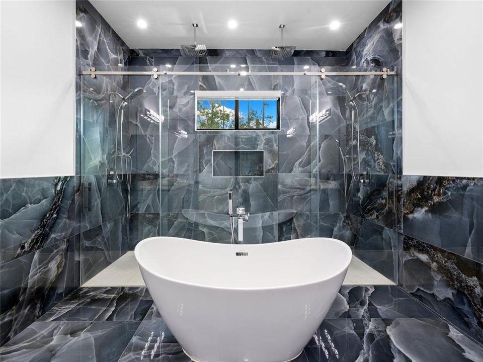 En Venta: $899,999 (4 camas, 4 baños, 2500 Pies cuadrados)