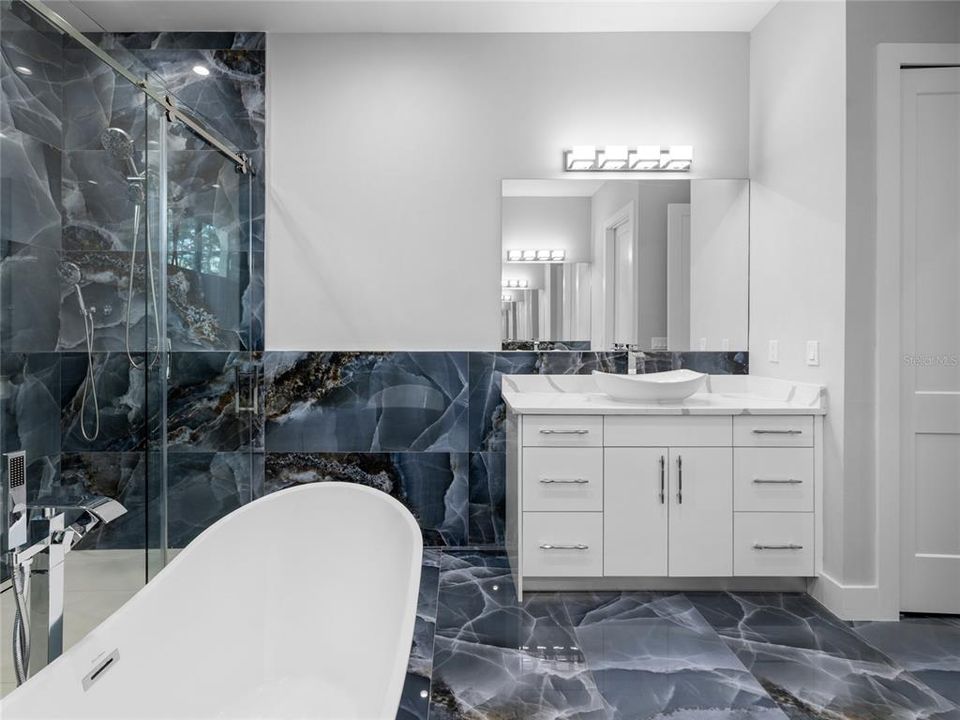 En Venta: $899,999 (4 camas, 4 baños, 2500 Pies cuadrados)