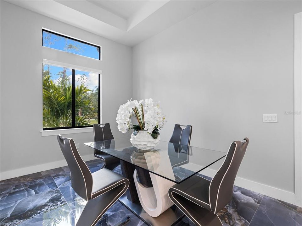 En Venta: $899,999 (4 camas, 4 baños, 2500 Pies cuadrados)