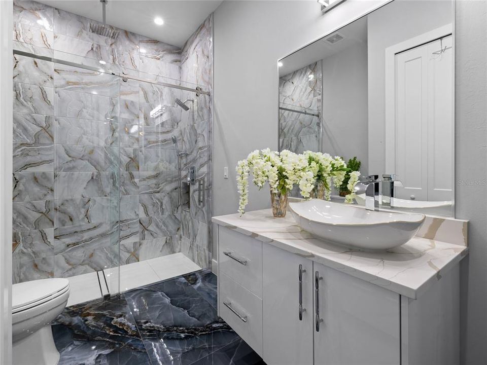 En Venta: $899,999 (4 camas, 4 baños, 2500 Pies cuadrados)