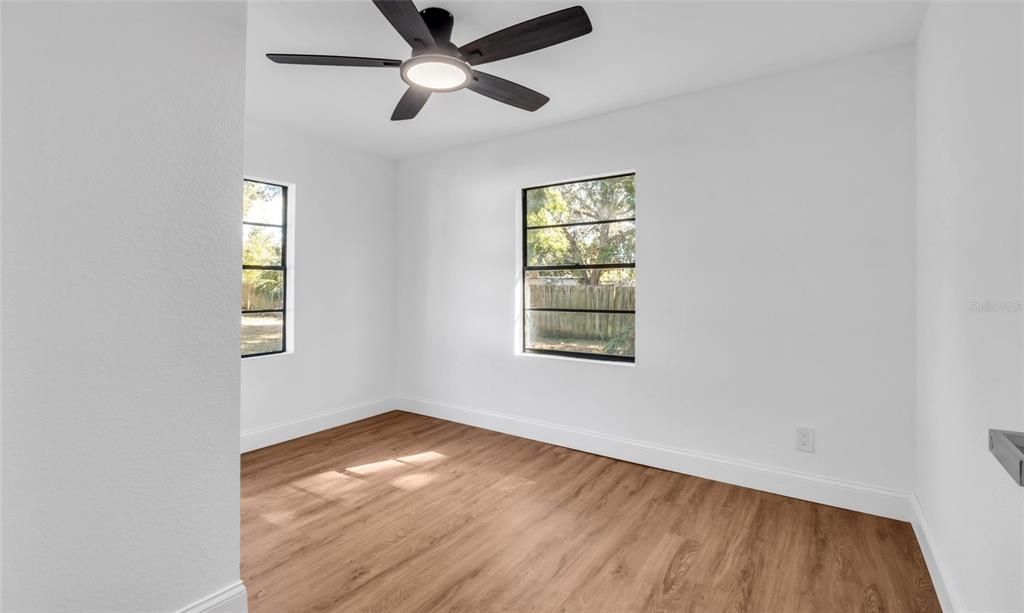 На продажу: $349,999 (3 спален, 2 ванн, 1452 Квадратных фут)