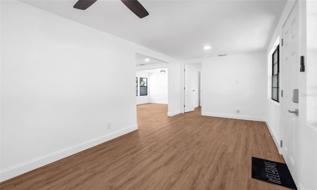 На продажу: $349,999 (3 спален, 2 ванн, 1452 Квадратных фут)